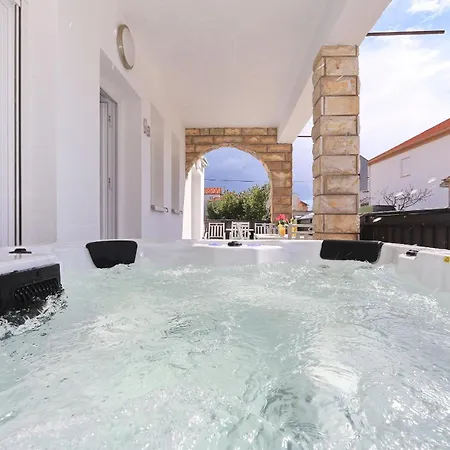 Vienna With Jacuzzi * Ζαντάρ